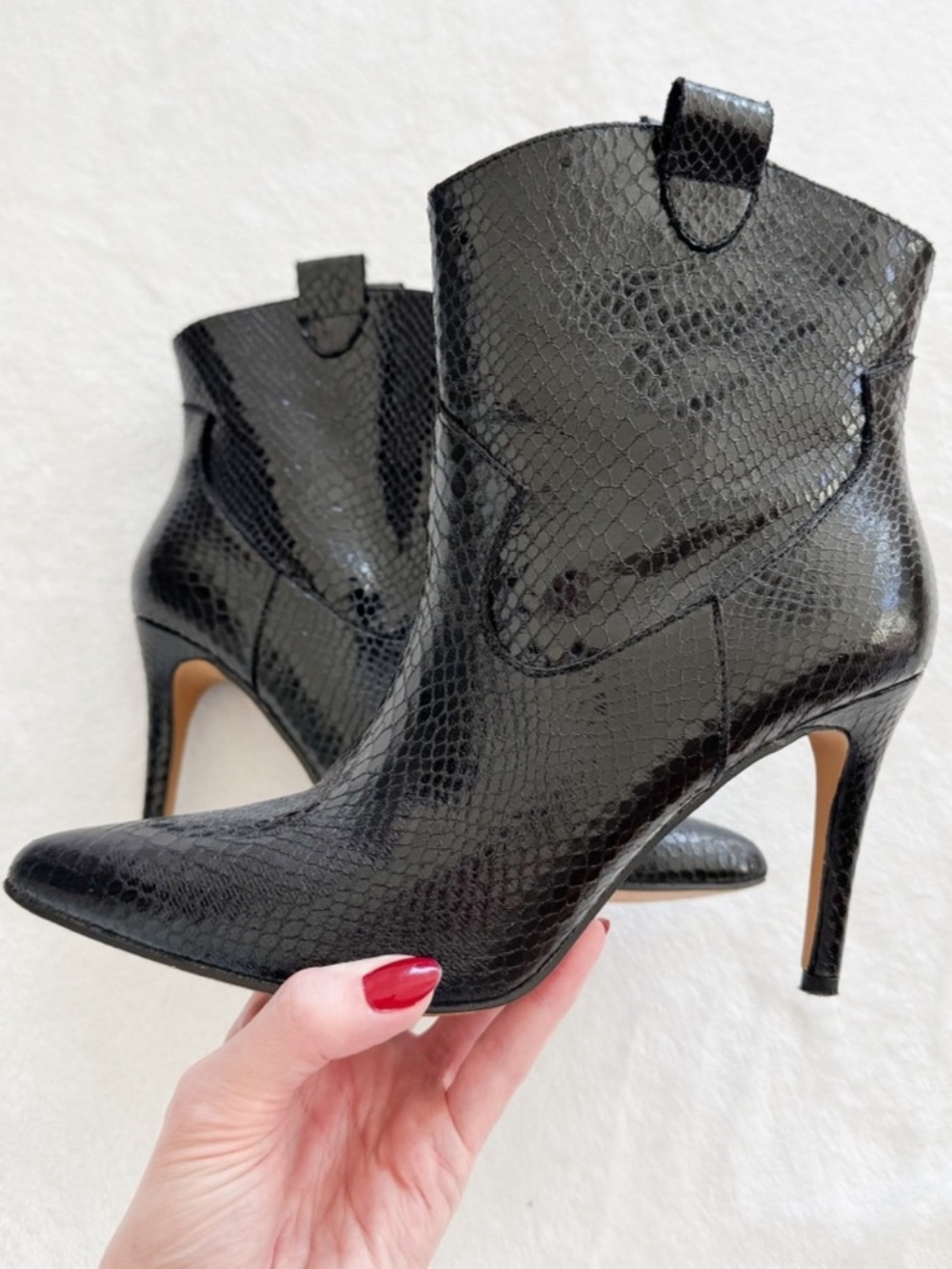 SHU SHOP Black Snakeskin
Embossed Stiletto Ankle Booties size 8